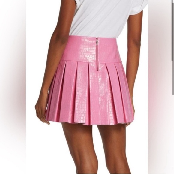 Alice + Olivia Emilie Pleated Faux Leather Mini Skirt/Size 4 - Picture 2 of 10